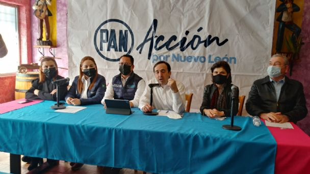 Diputados del PAN buscan venta libre de vacunas covid
