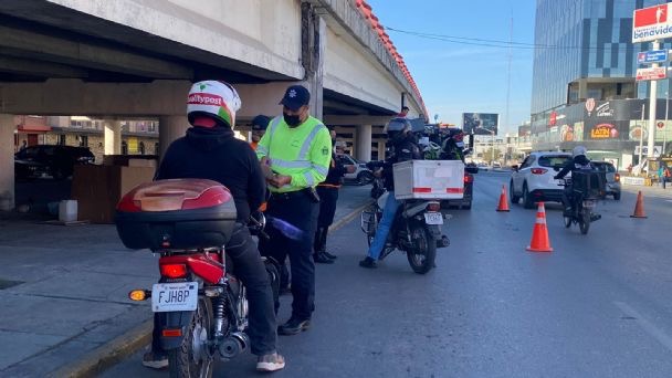 Arman operativo contra motociclistas en Monterrey