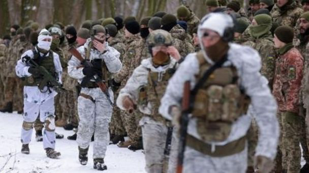 EU alista a 8 mil 500 soldados por tensión con Rusia