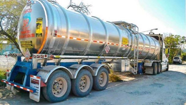 Vinculan a hombre que transportaba 48 mil litros de huachicol en NL