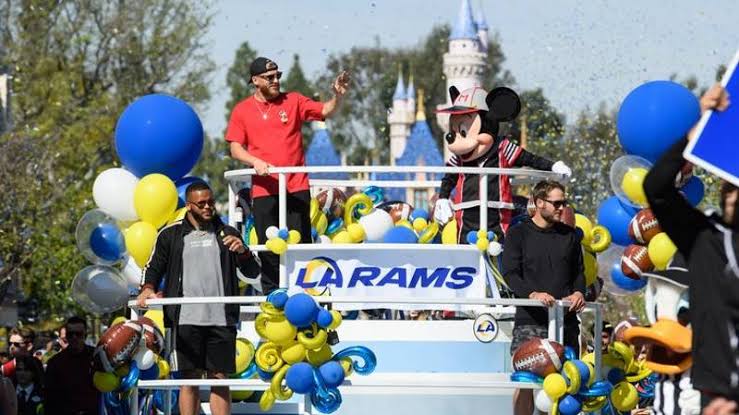 Los Rams celebran victoria en Disneyland