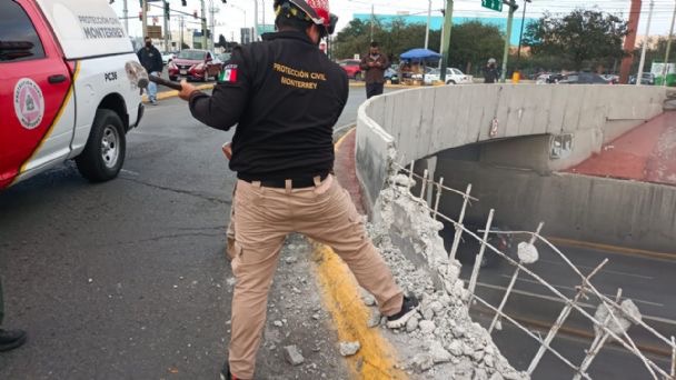 Derrumban muro de puente en avenida Gonzalitos