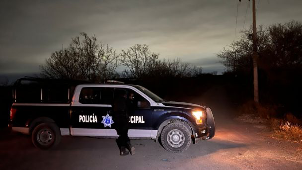 Hallan cuerpos de madre e hija en brecha de Carretera a Colombia