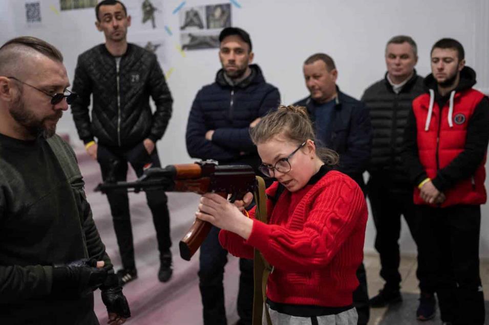 Bombardea Rusia escuela de arte en Ucrania