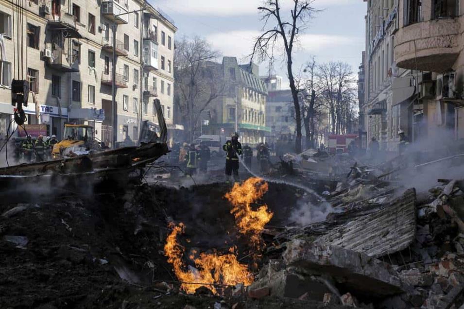 Continúan ataques en Kiev; Rusia ve ‘avances’ en negociación