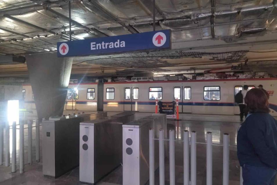 Reabren estación Alameda del metro