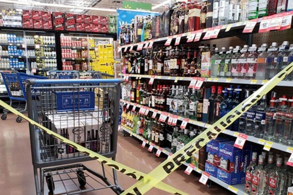 Regios compran cerveza y se ‘arman’ ante Ley Seca