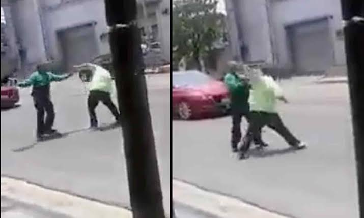 Captan pelea entre chofer y motociclista en San Pedro