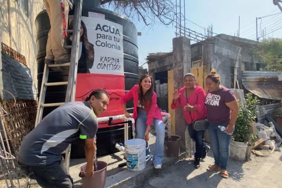 Apoya Karina Barrón con pipas a colonias sin agua