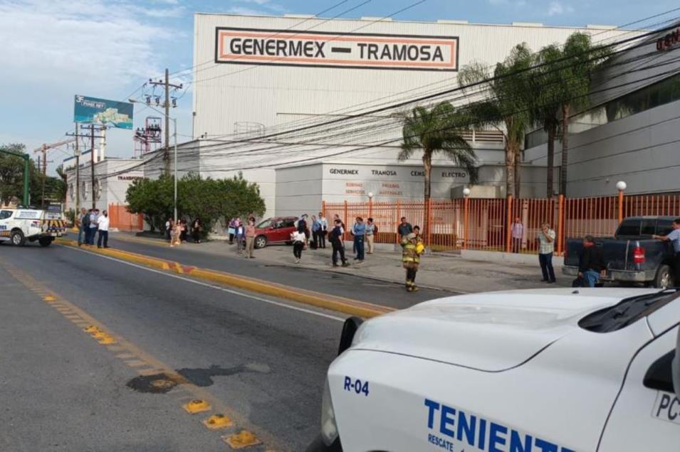 Evacuan a 200 empleados tras fuga de gas en Santa Catarina