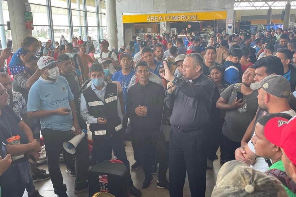 Solicitan ayuda ante ola de migrantes en Monterrey