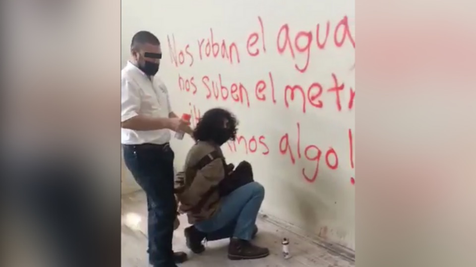 Hombre raya en Estación Cuauhtémoc; reclama crisis de agua y tarifazo