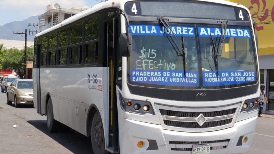 Pese a sanciones, camiones de Nuevo León continúan cobrando 15 pesos