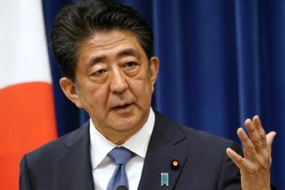 Disparan a ex primer ministro japonés en pleno discurso