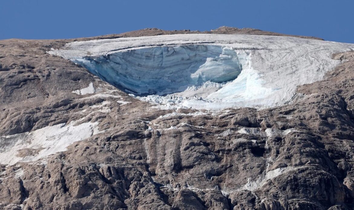 Siete muertos y al menos 19 desaparecidos tras derrumbe de glaciar en Italia