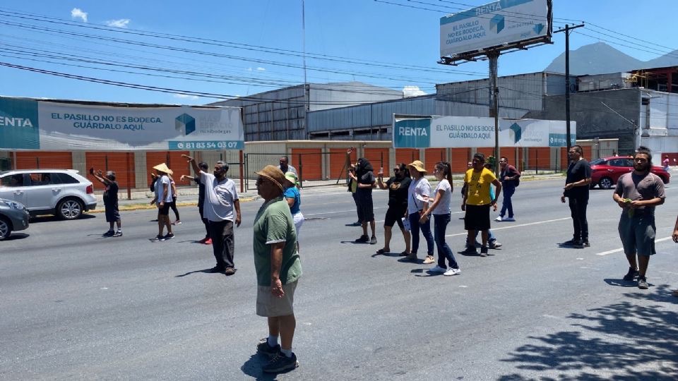 Bloquean comerciantes avenida Churubusco