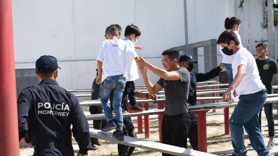 Dan campamento de verano a hijos de policías de Monterrey