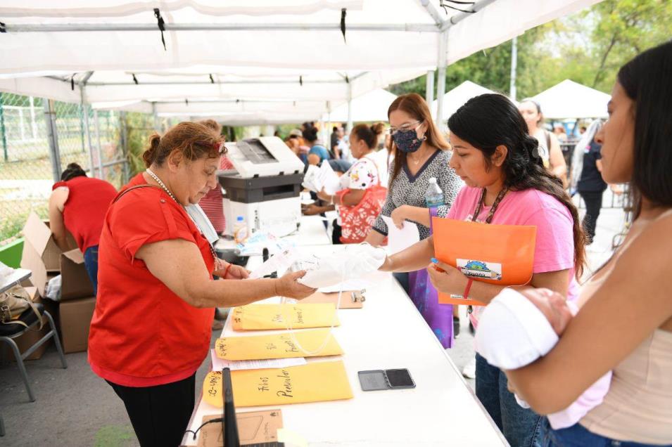 Arranca municipio de Monterrey entrega de útiles escolares