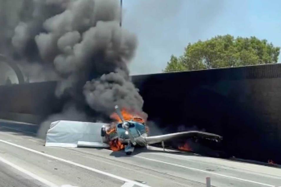 Se impacta avioneta en autopista de California
