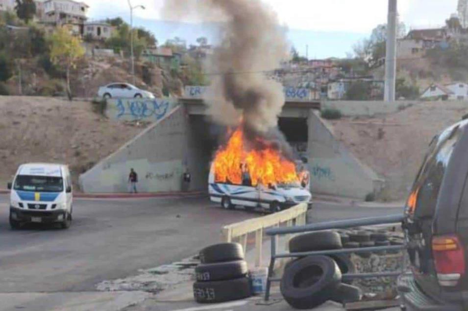 Incendian transportes públicos en Tijuana, Tecate y Ensenada