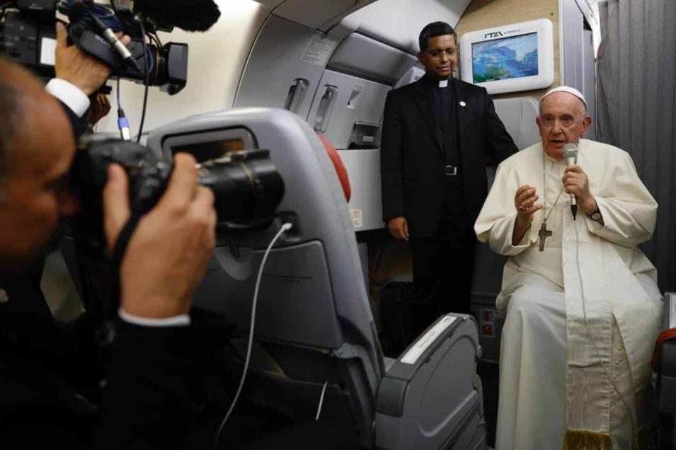 Papa no descarta renunciar a Pontificado
