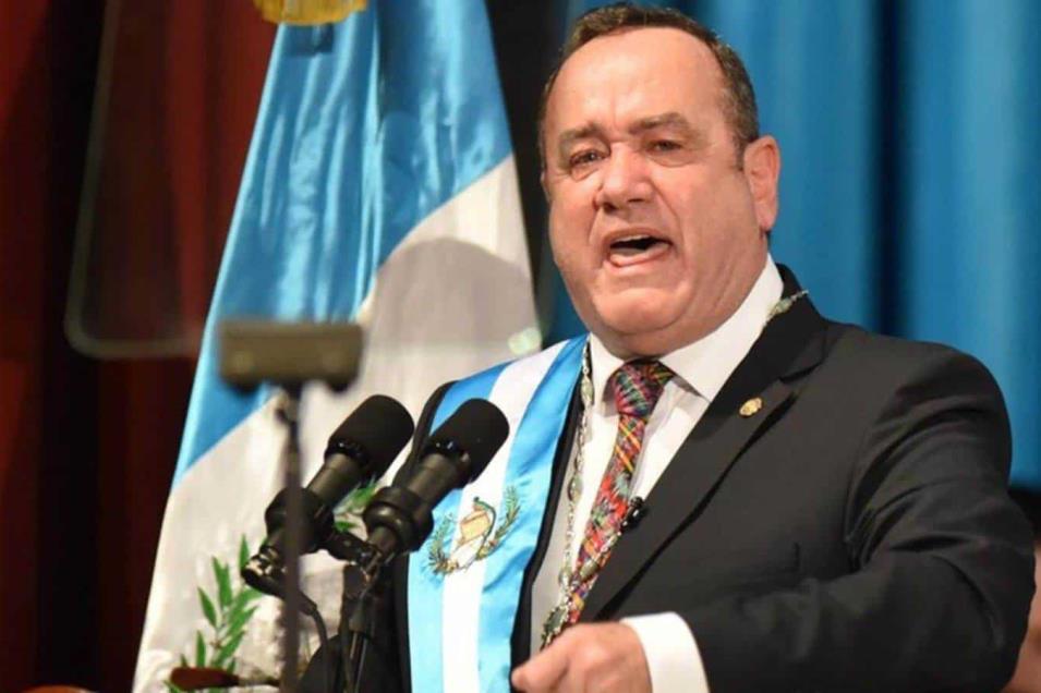 Presidente de Guatemala es atacado a balazos