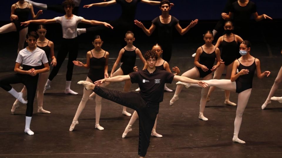 Ofrece Isaac Hernádez clases de danza clásica en Monterrey