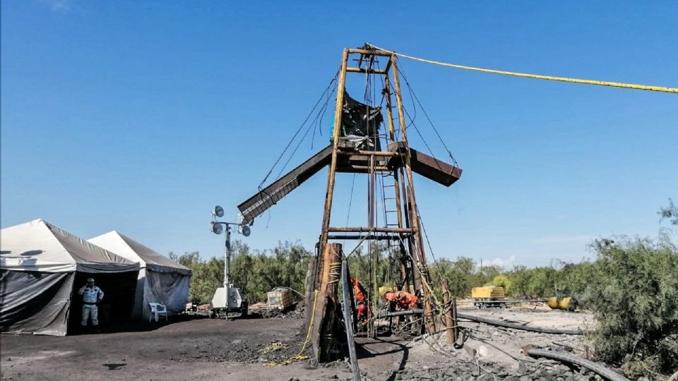 Mineros cumplen una semana atrapados en una mina de Coahuila