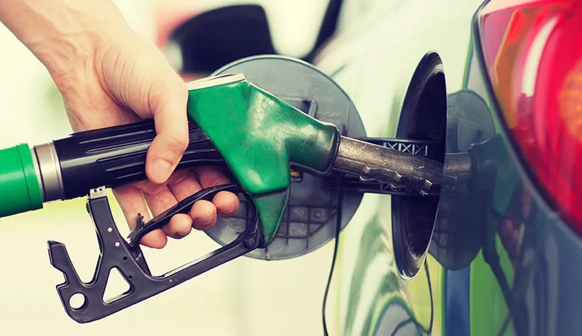 Hacienda reducirá subsidios, pero buscará mantener estable precio de las gasolinas