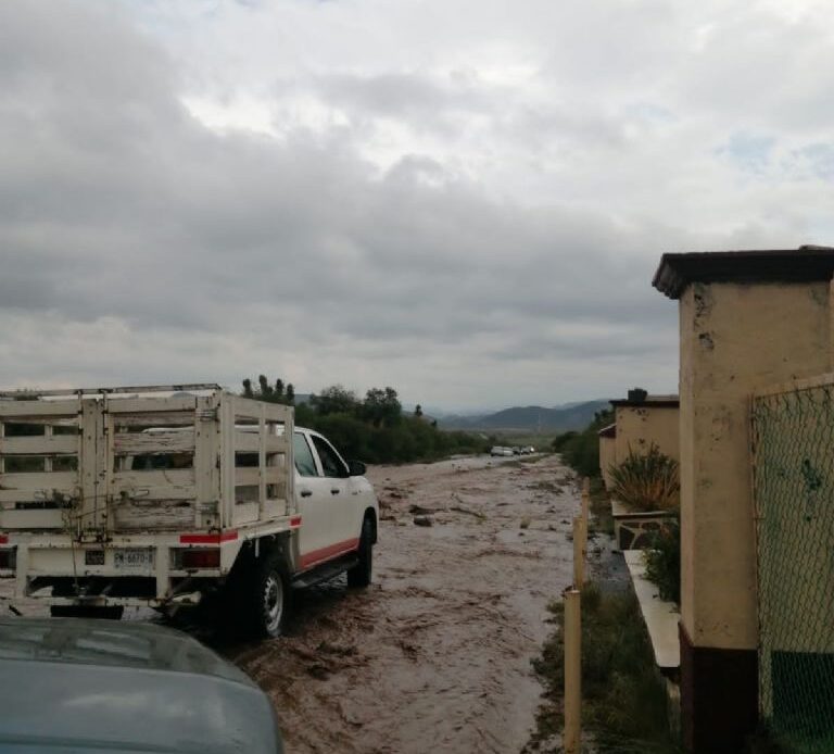 Se registran fuertes lluvias en el norte y sur de Nuevo León