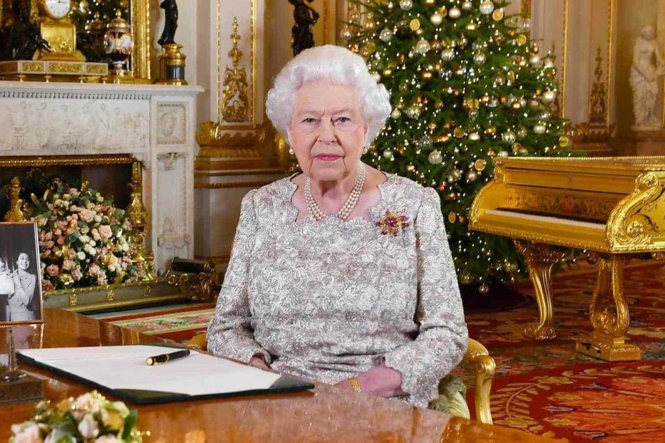 Reina Isabel II deja misteriosa carta en Sídney