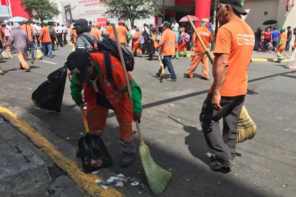Dejan festejos patrios 34 toneladas de basura en Monterrey