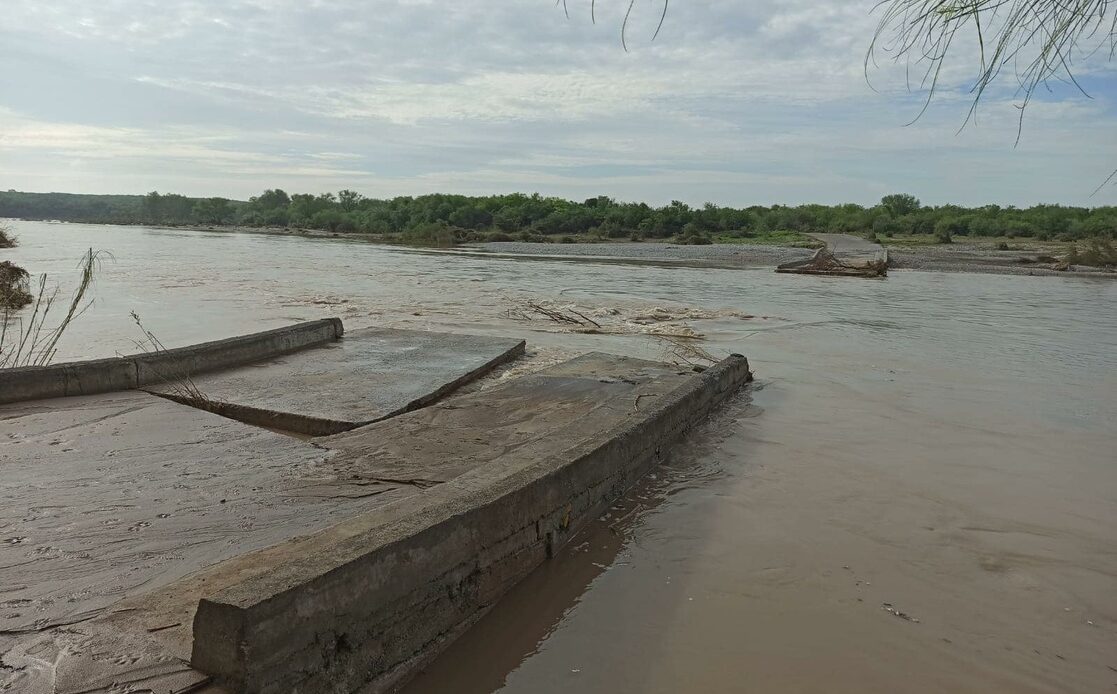 Colapsa puente que conecta Cadereyta y Los Ramones en Nuevo León