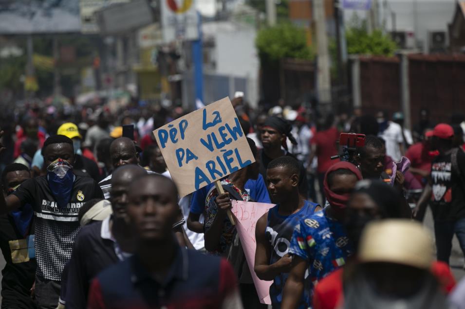 Miles protestan por inseguridad e inflación en Haití