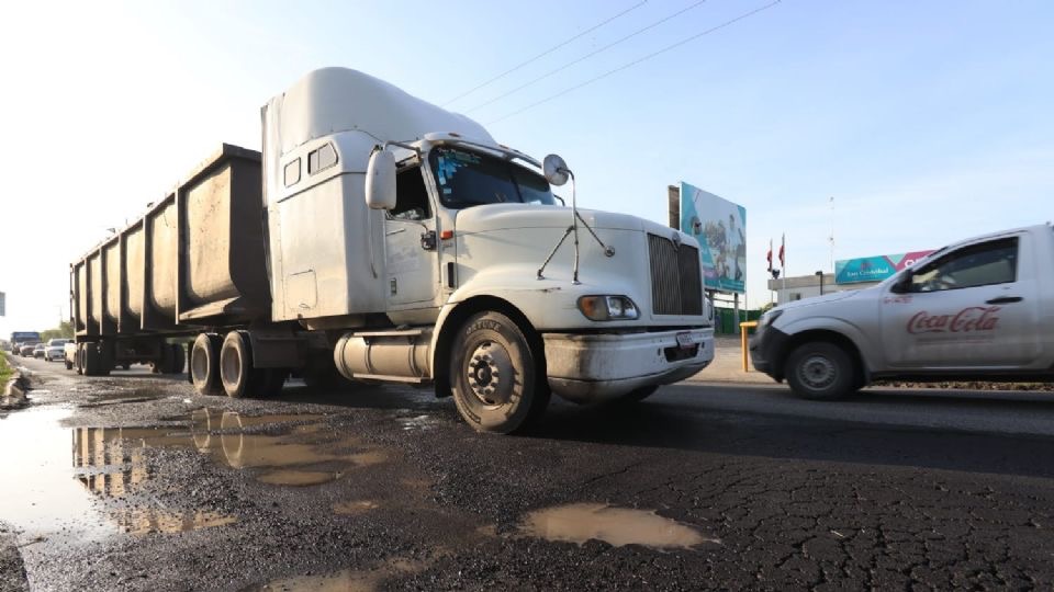 Inseguridad en carreteras alarma a transportistas en Nuevo León
