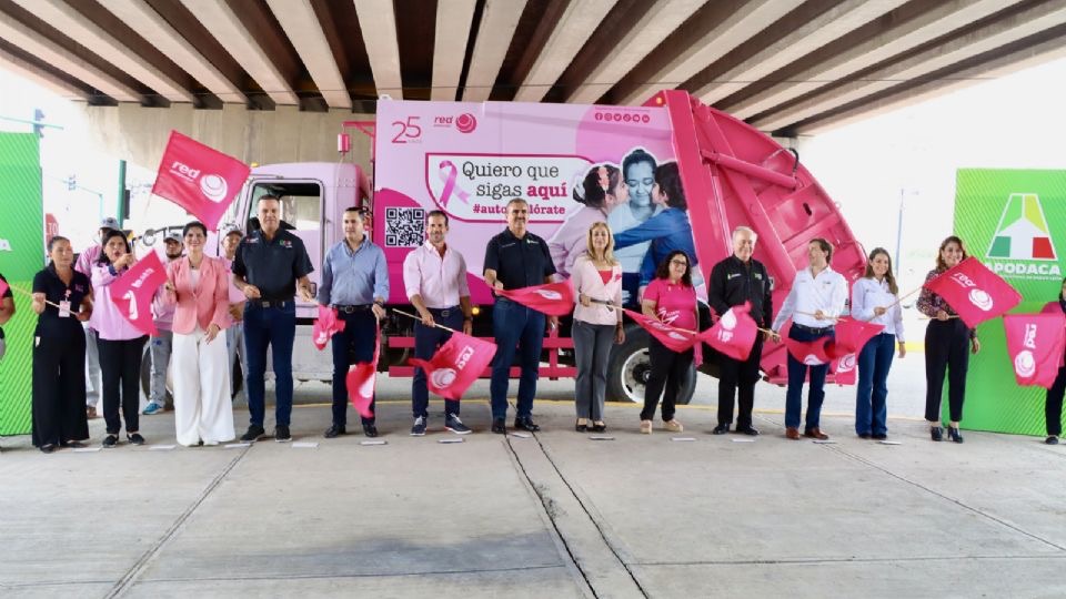 Camiones de Red Ambiental en Apodaca se visten de rosa