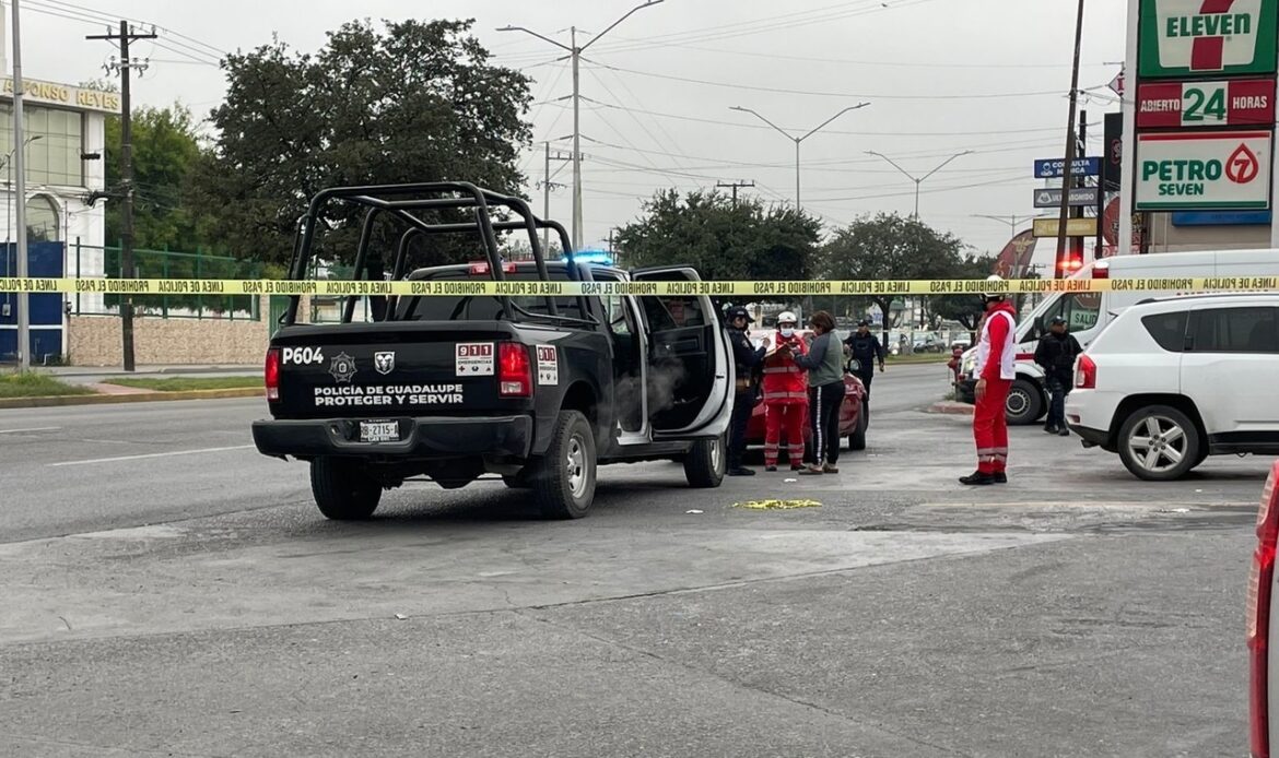 Fallece mujer adentro de vehículo en Guadalupe