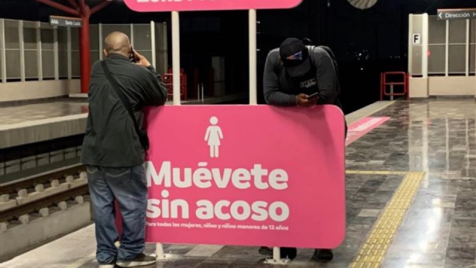 Reportan usuarias quejas en el vagón rosa de Monterrey
