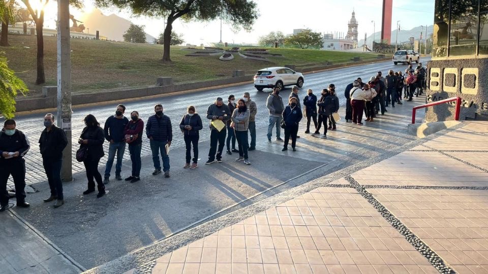 Infonavit en Monterrey registra largas filas por el cambio de crédito