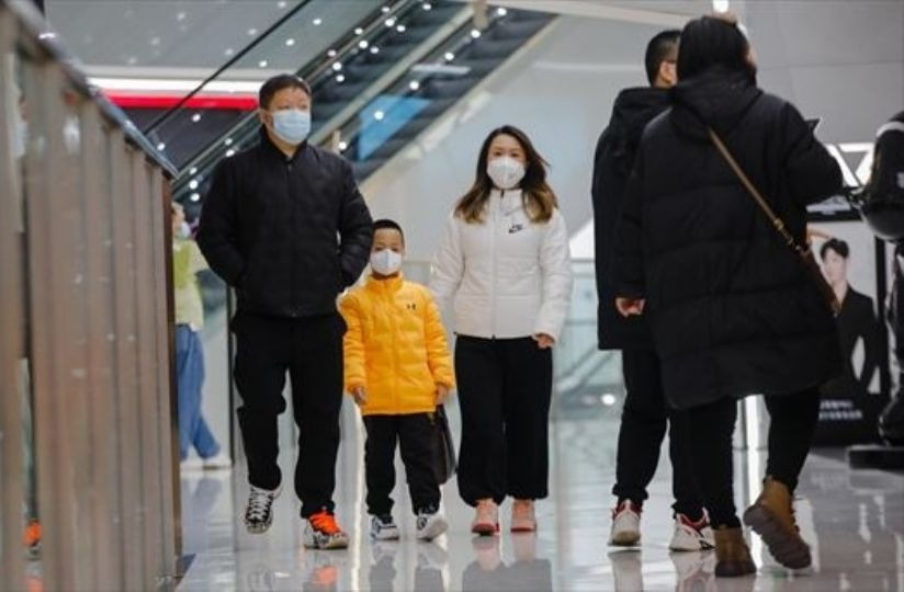 Rebrote de covid 19 en China causa alarma en aeropuertos