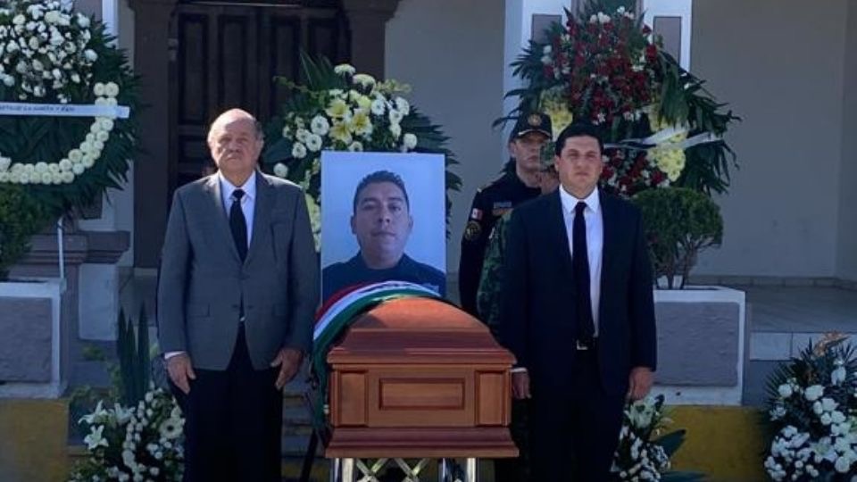 Despiden con honores a policía fallecido en Salinas Victoria