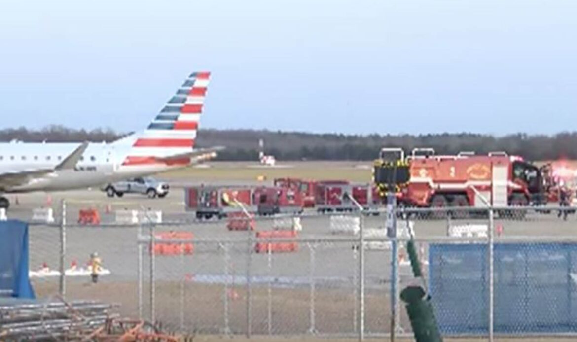 Empleado de aeropuerto es succionado por turbina de avión