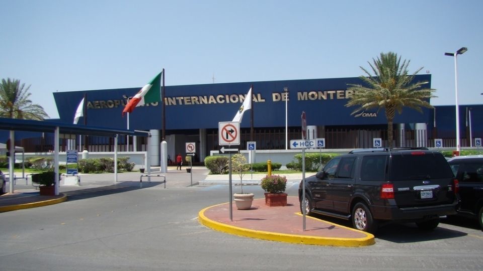 Ley ampara los altos precios de taxistas en el aeropuerto de Monterrey