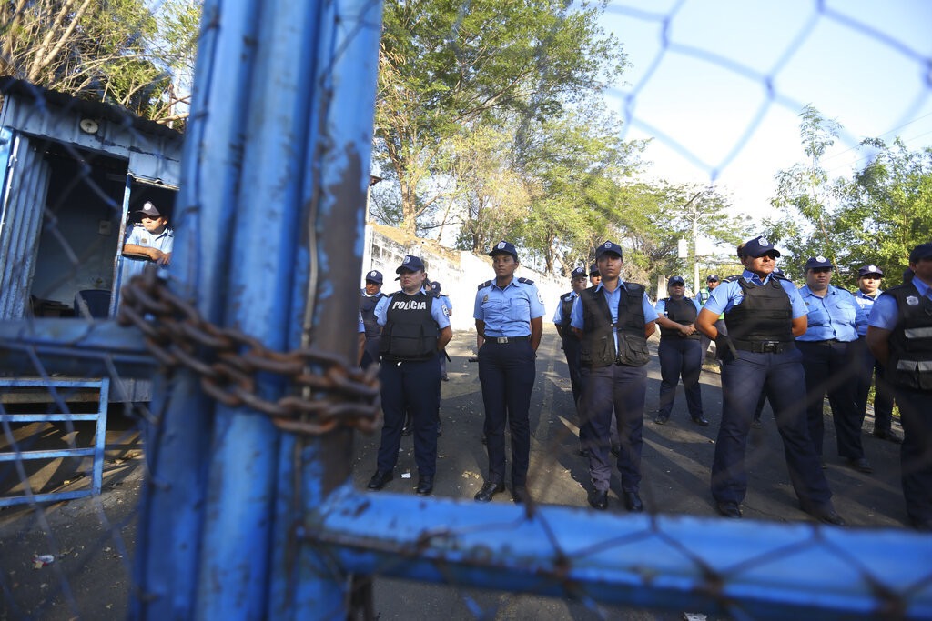 Libera Nicaragua a 200 opositores, los envía a EUA