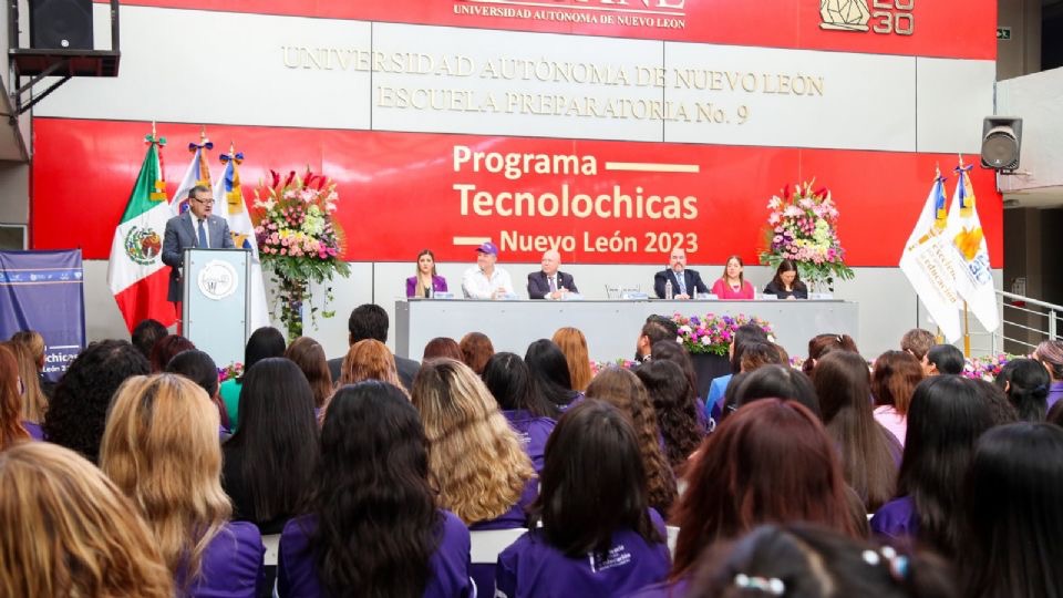 Participan más de mil alumnas de la UANL en ‘Tecnolochicas’