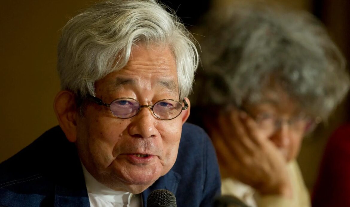 Murió el escritor japonés Kenzaburo Oe, premio Nobel de Literatura
