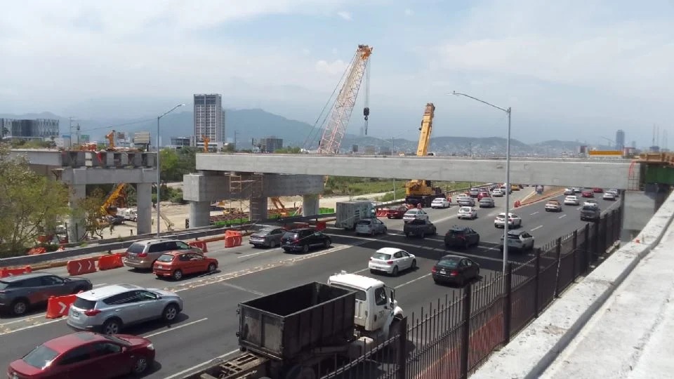 Anuncian cierre en avenida Constitución por construcción de puente peatonal