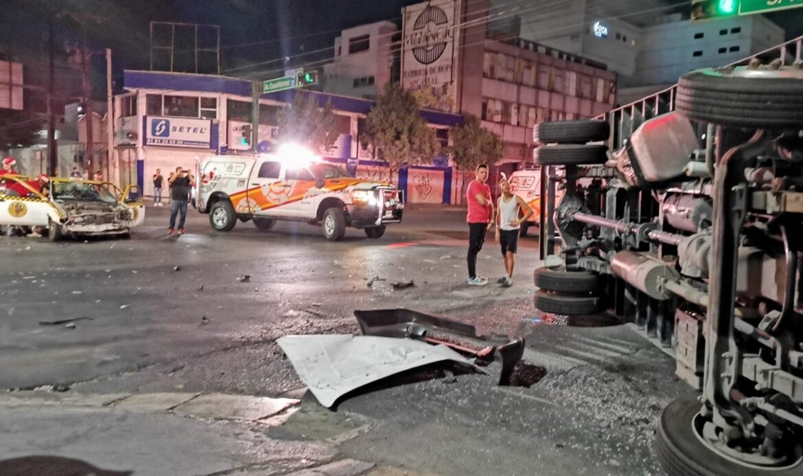 Choque en el centro de Monterrey deja tres lesionados