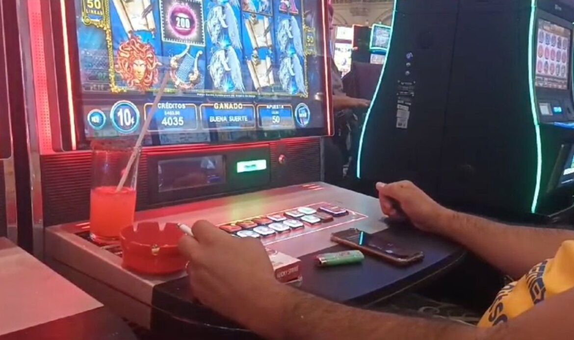Siguen casinos de Nuevo León burlando la Ley Antitabaco