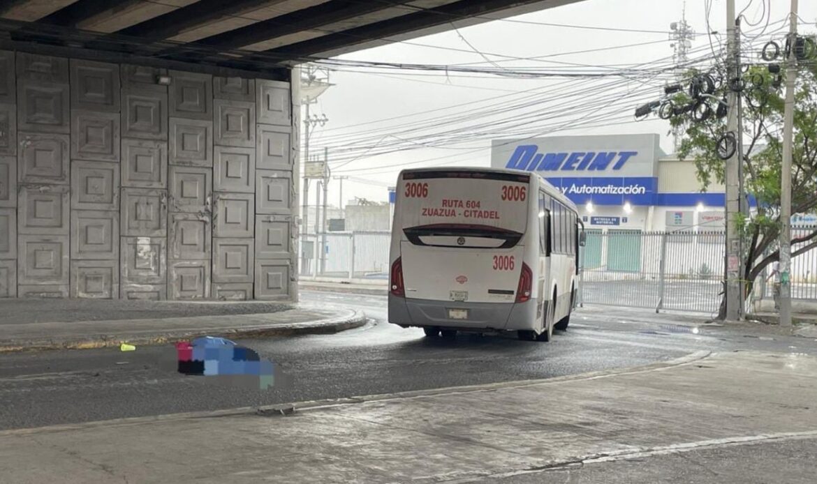 Muere mujer atropellada por camión urbano en San Nicolás